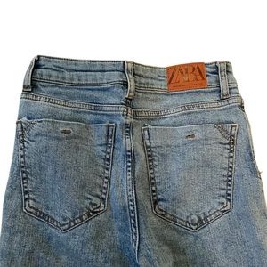 Zara Light Wash Cropped Straight Leg Jeans - size 2